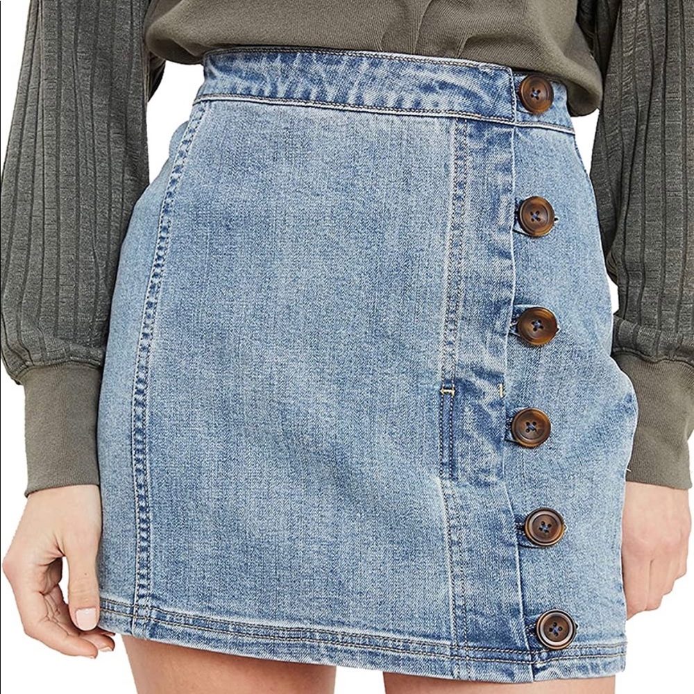 Wishlist skirt NEVER WORN with tags. Size Medium